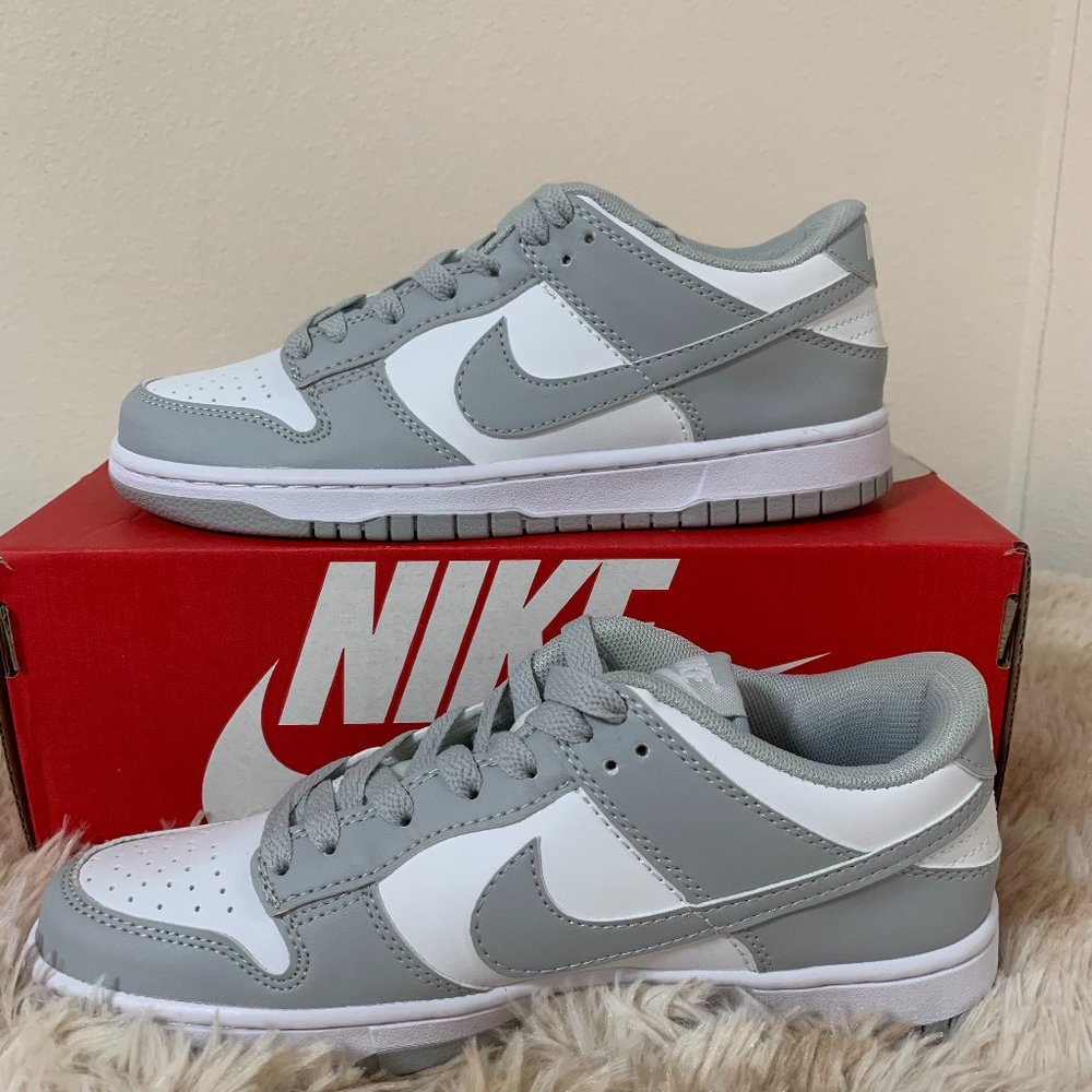 Nike Dunk Low Gray Fog, this is a pair of women's sneakers.